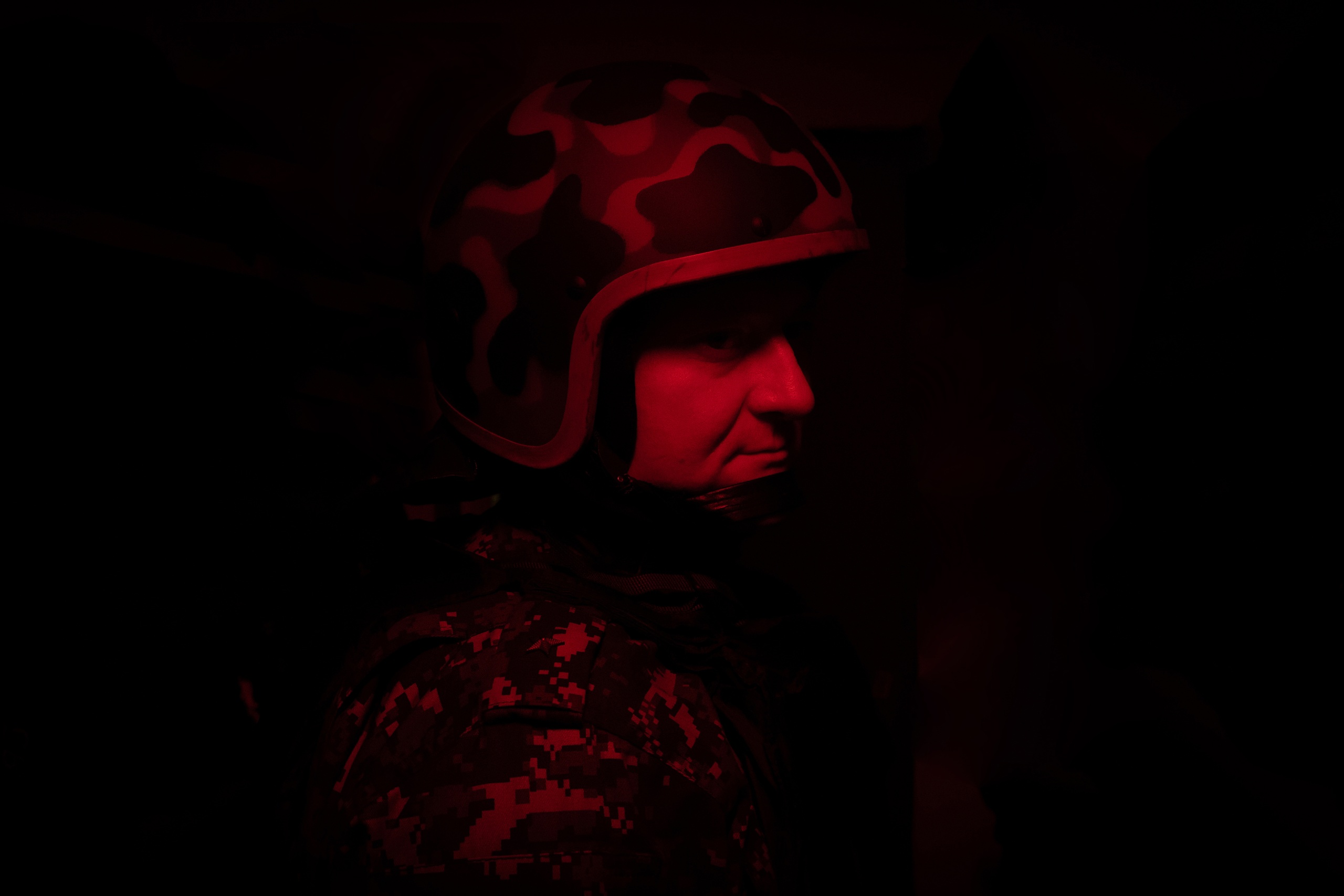 В Пензе на проспекте Строителей агрессивный парень сломал двери бара