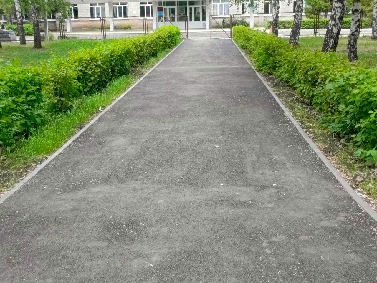 В Кузнецке благоустроили сквер напротив Управления образования