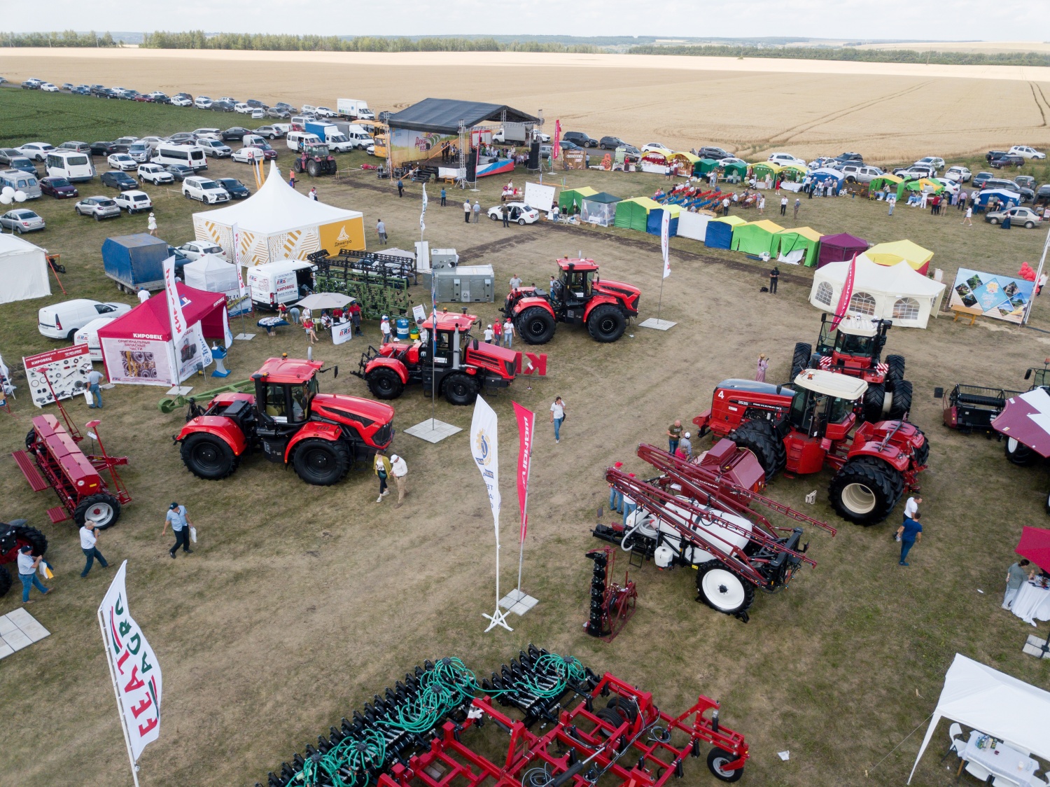В Каменском районе на «День Поля» организуют трактор-шоу и силовой экстрим