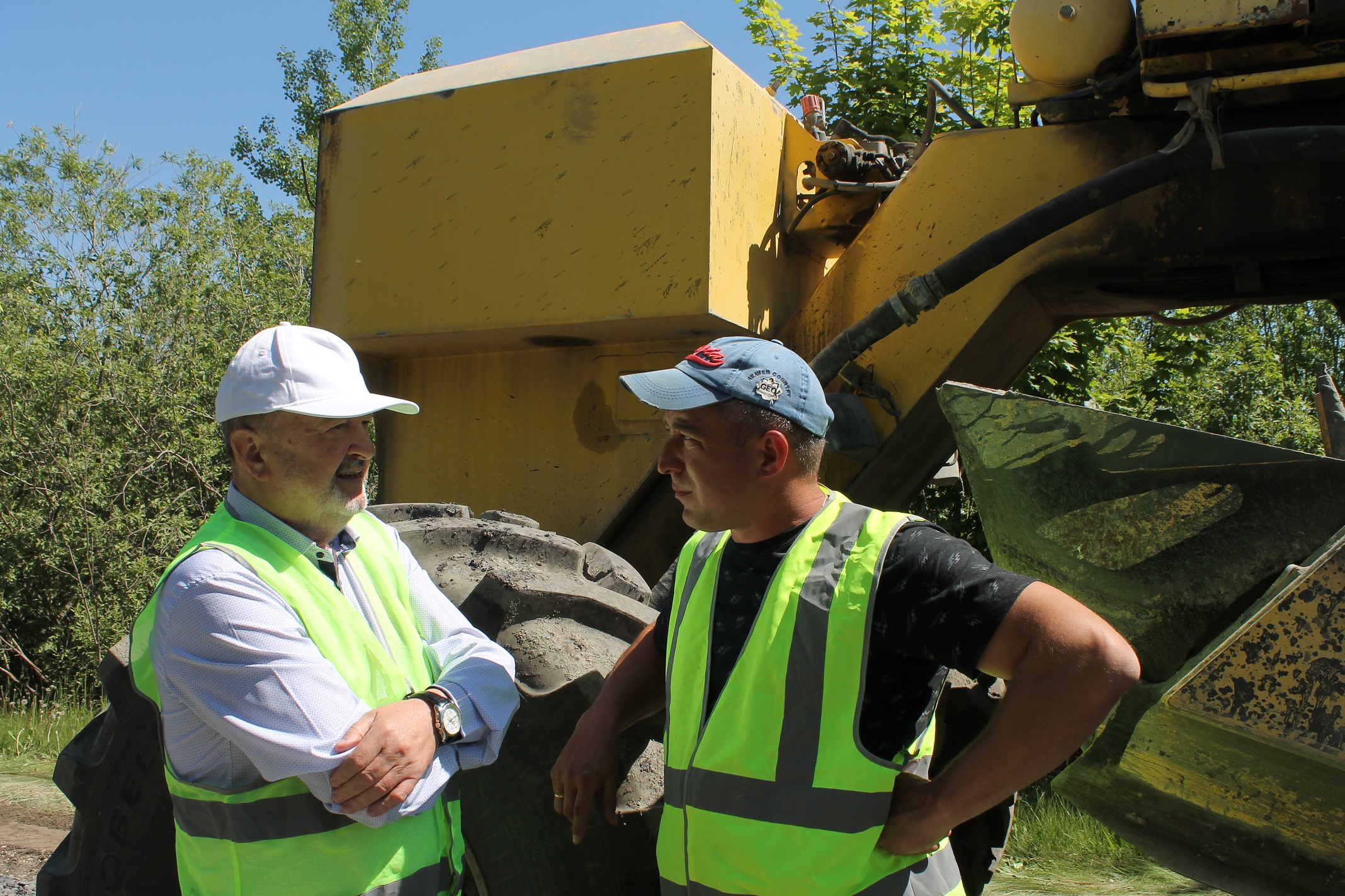 В Мокшанском районе отремонтируют дорогу и выберут лучшего машиниста асфальтоукладчика