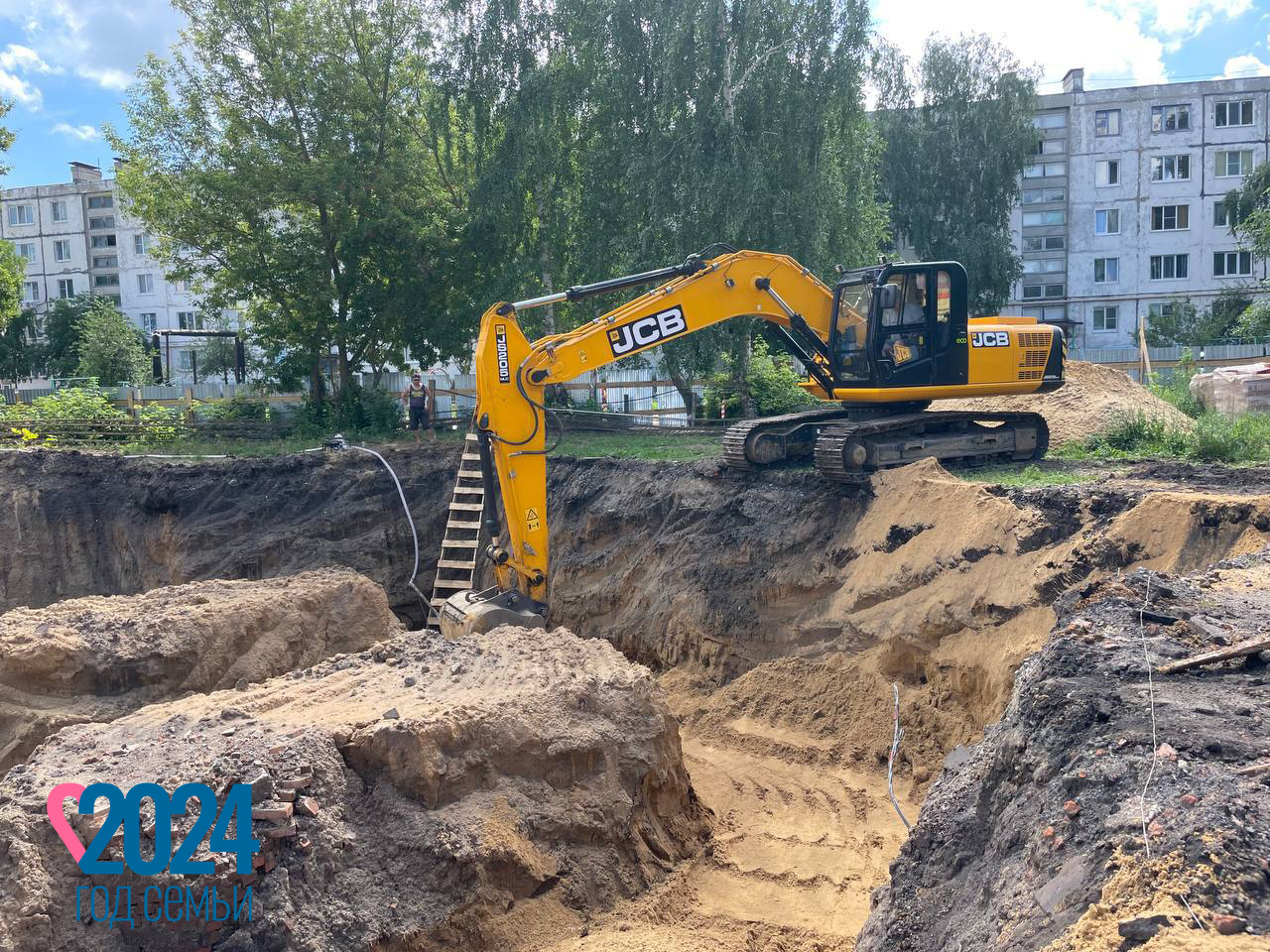 Александр Гришаев проверил ход строительства нового МКД в Сердобске