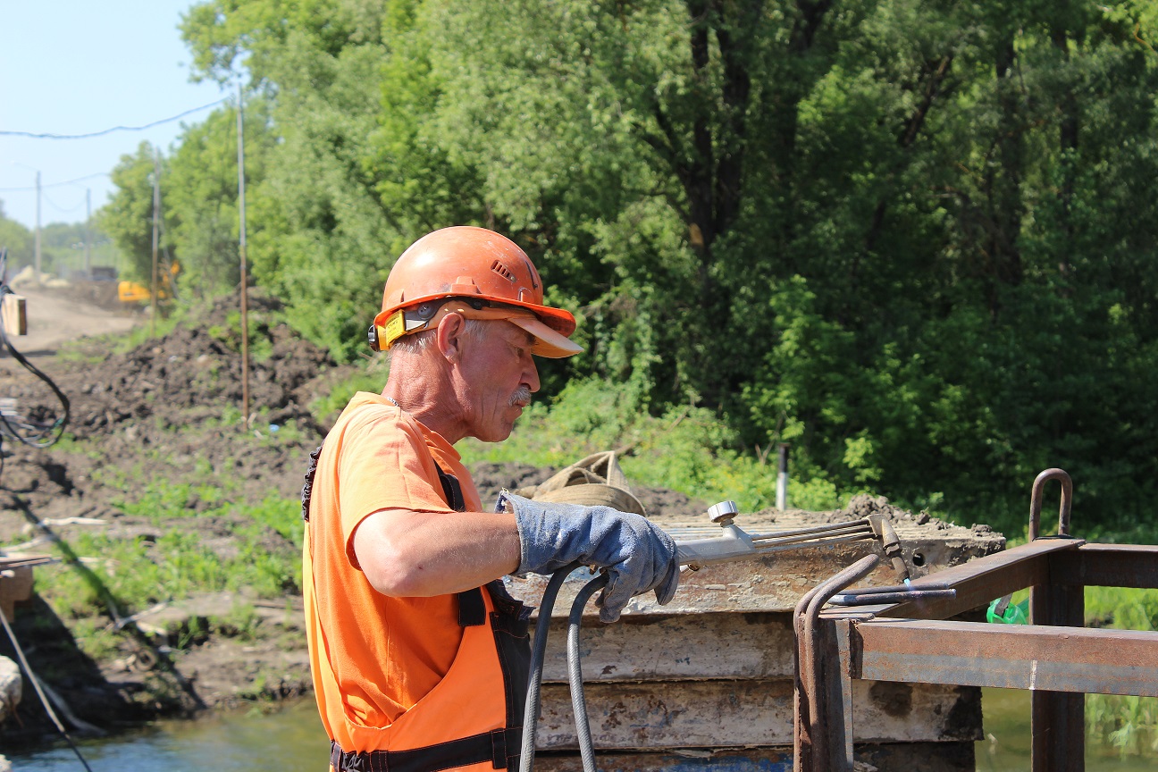 В Минстрое рассказали, как идет реконструкция моста в Лунинском районе