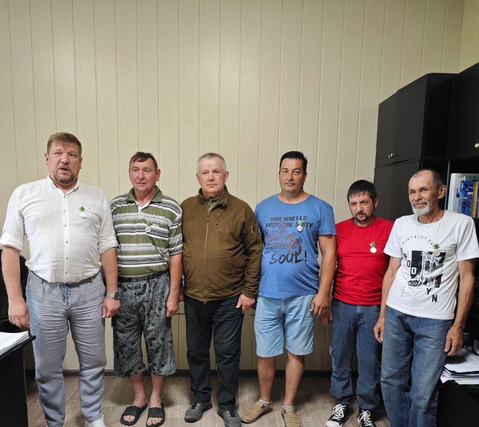 Губернатор Олег Мельниченко наградил энергетиков, работавших под обстрелами в Запорожье