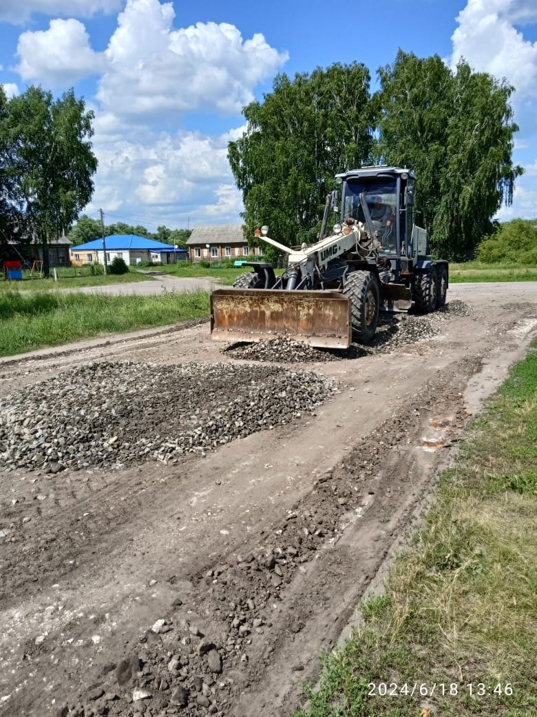 В Сердобском районе начали ремонтировать дорогу к селу Карповка