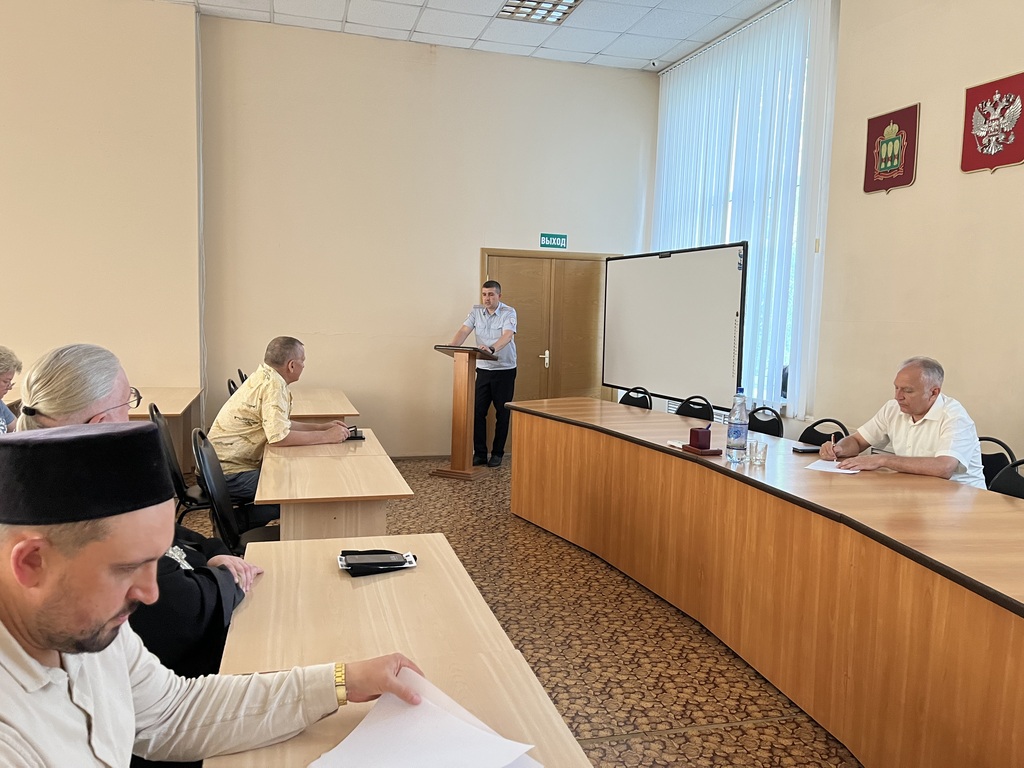 В Кузнецке обсудили миграцию и воспитание молодежи