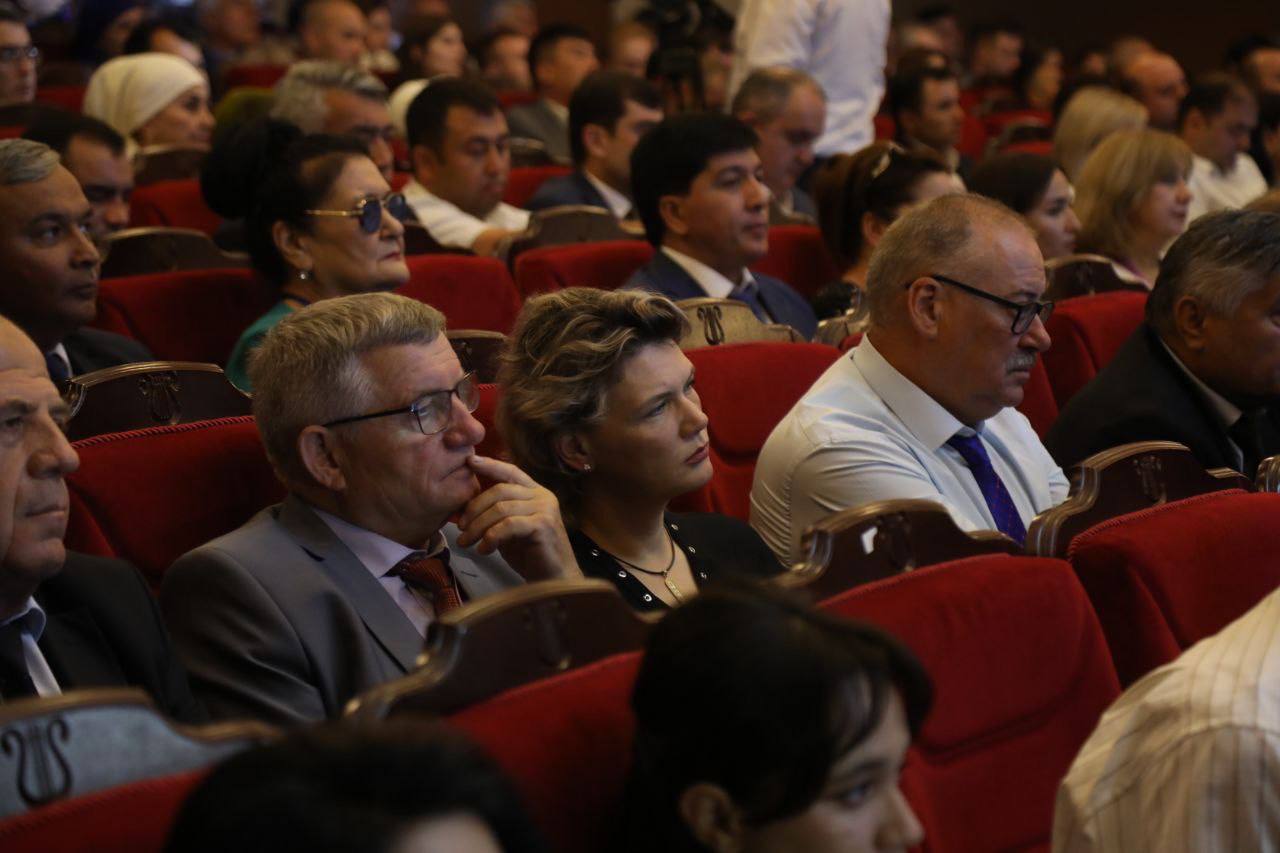 Ольга Изранова в составе делегации во главе с Олегом Мельниченко посетила Таджикистан