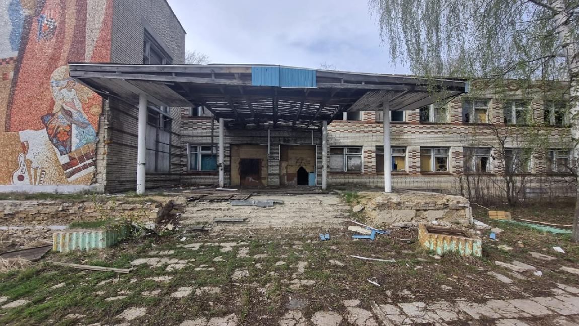 В Пачелме перекрыли вход в разрушающееся здание культурного центра