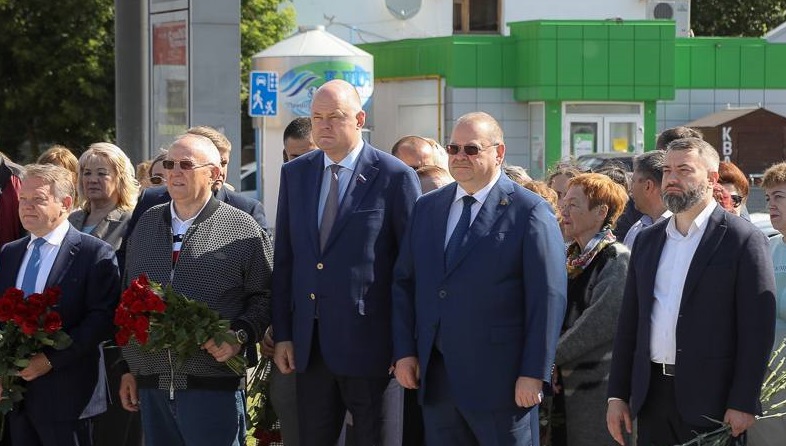 В Пензе почтили память умершего главы региона Василия Бочкарева