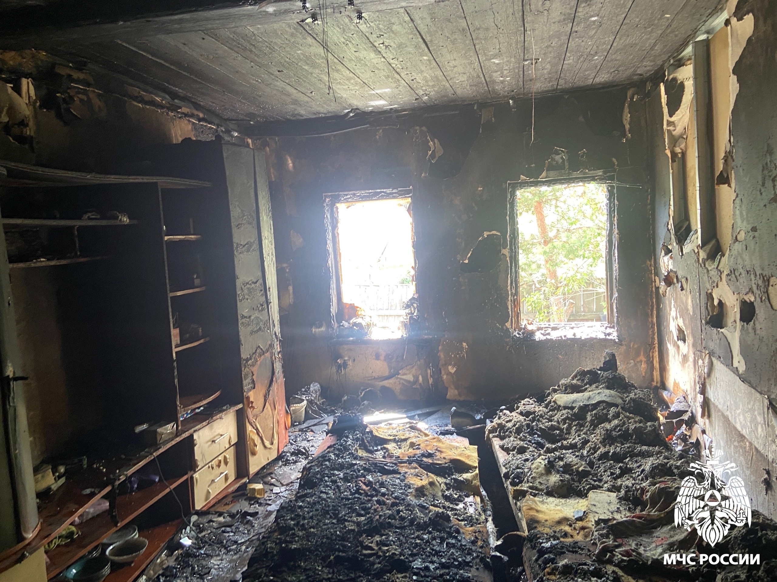 В Кузнецком районе 9 пожарных тушили частный дом