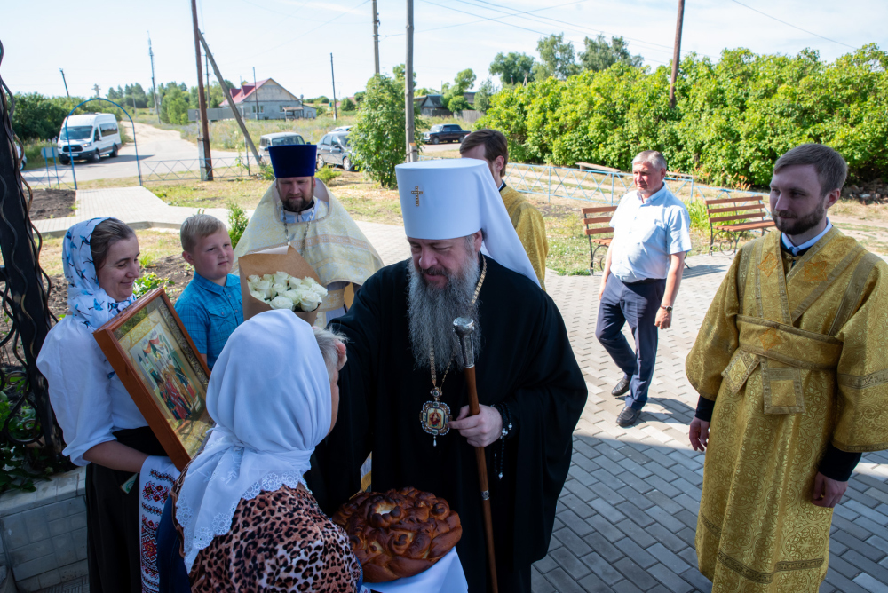 Митрополит Серафим совершил Божественную литургию во Введенской церкви села Низовка