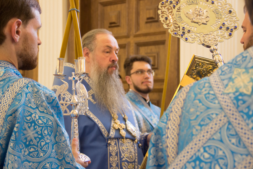 Митрополит Серафим совершил литургию в Казанско-Богородицком мужском монастыре