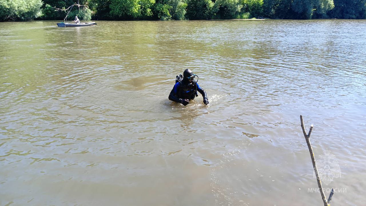 Водолазы вытащили из Суры тело мужчины, купавшегося в необорудованном месте