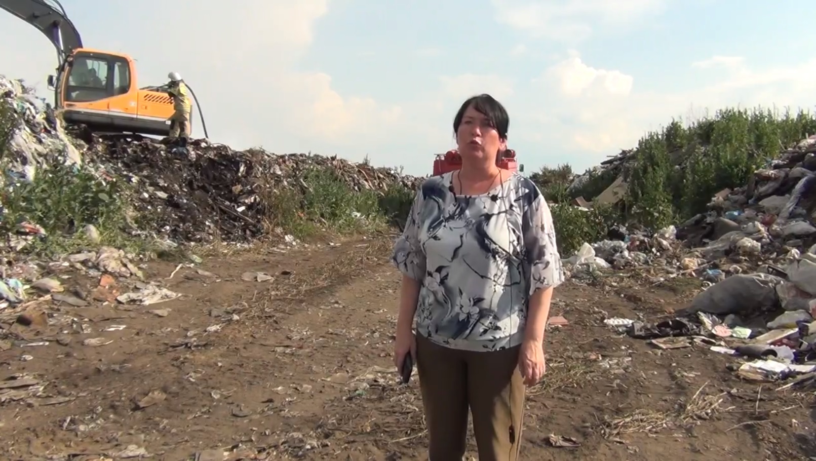 В Нижнеломовском районе горящую свалку тушили днем и ночью