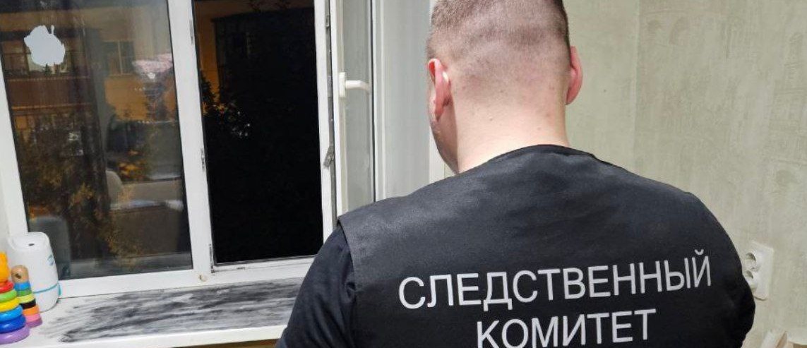 В Пензе маленький ребенок выпал из окна третьего этажа