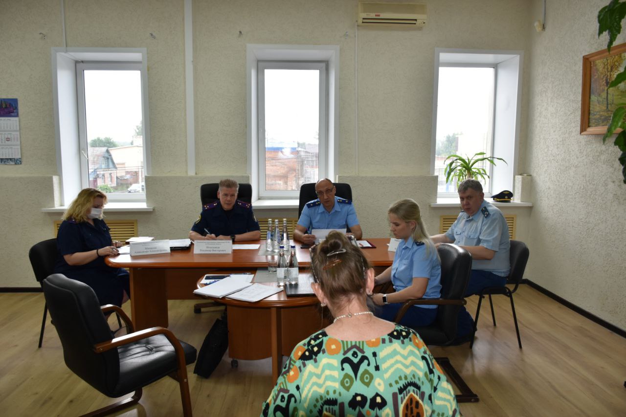 Владимир Игнатенков поручил проверить пригодность квартир детей-сирот в Нижнем Ломове