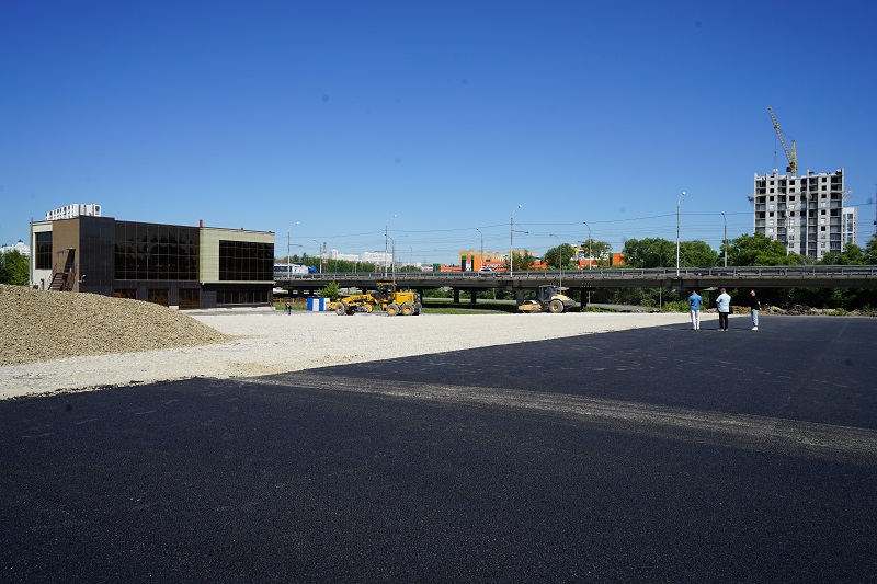 Александр Басенко оценил ход строительства нового фермерского рынка в Арбеково