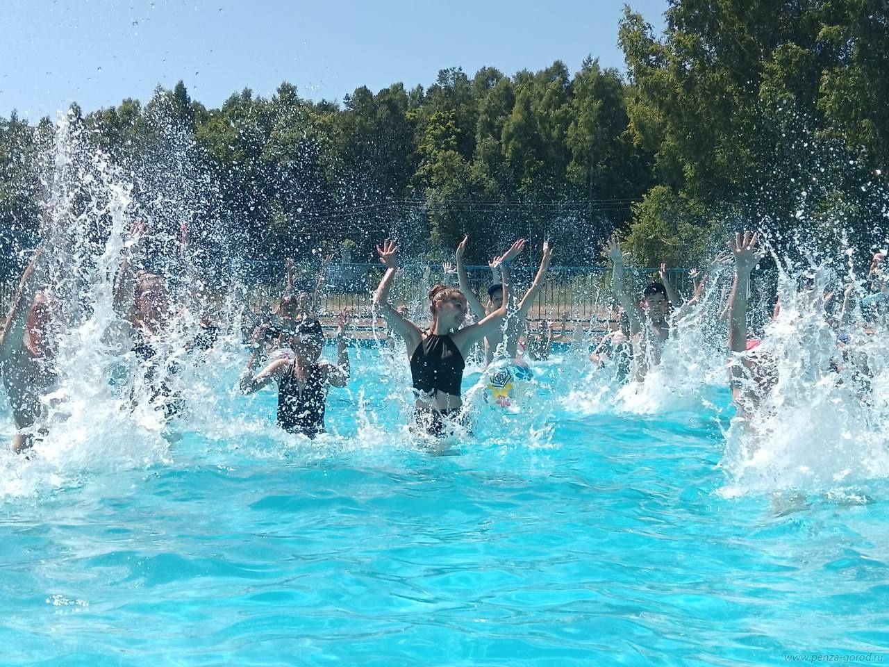 В лагере "Юность" открыли обновленный бассейн