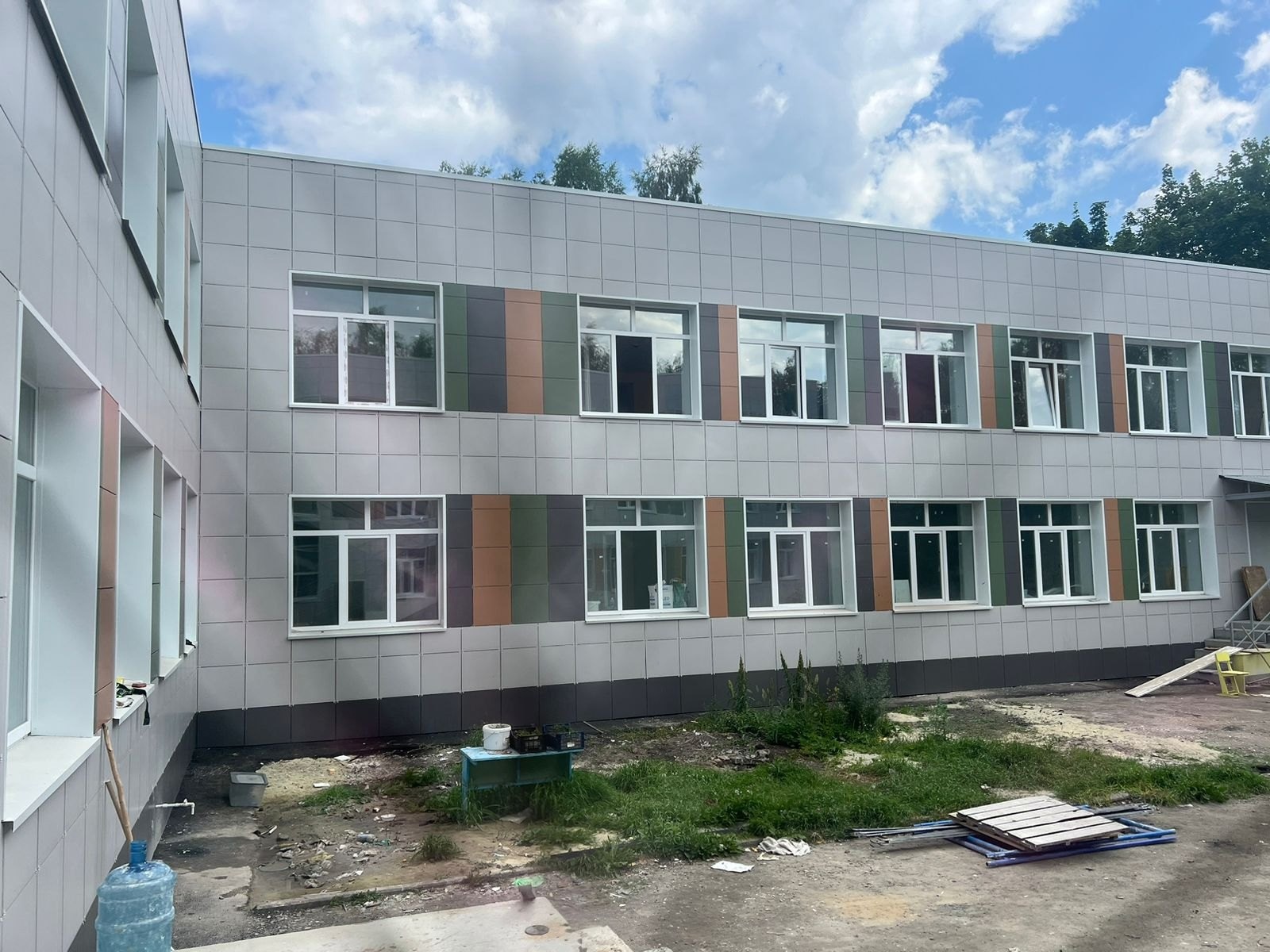 Олег Ягов и Алексей Комаров проверили ход ремонта в школах Сердобска