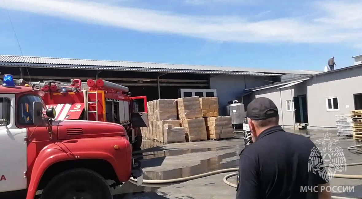 Пожар на улице Металлистов в Пензе ликвидировали 27 человек