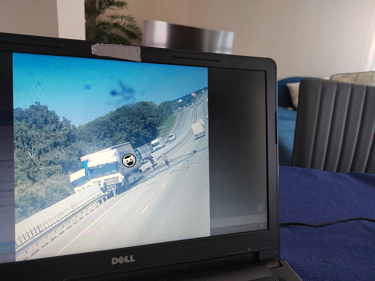 В Мокшанском районе большегруз снес ограждение разделительной полосы