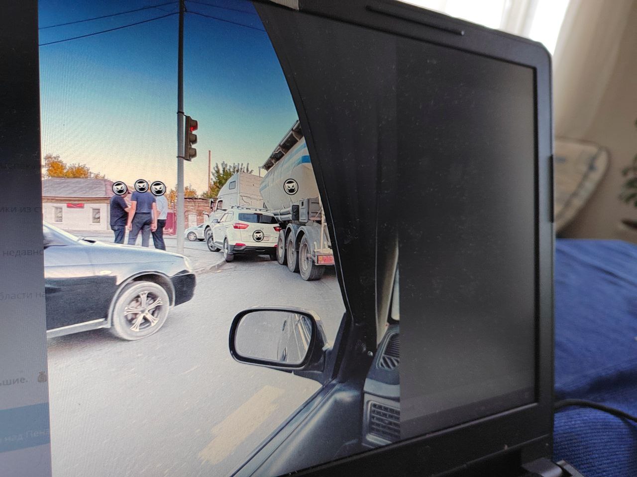 На Долгова в Пензе большегруз выдавил кроссовер на обочину