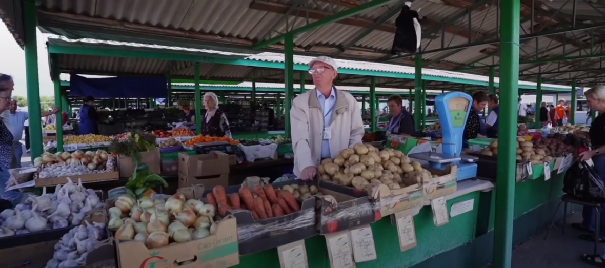 Олег Мельниченко поздравил работников торговли с профессиональным праздником