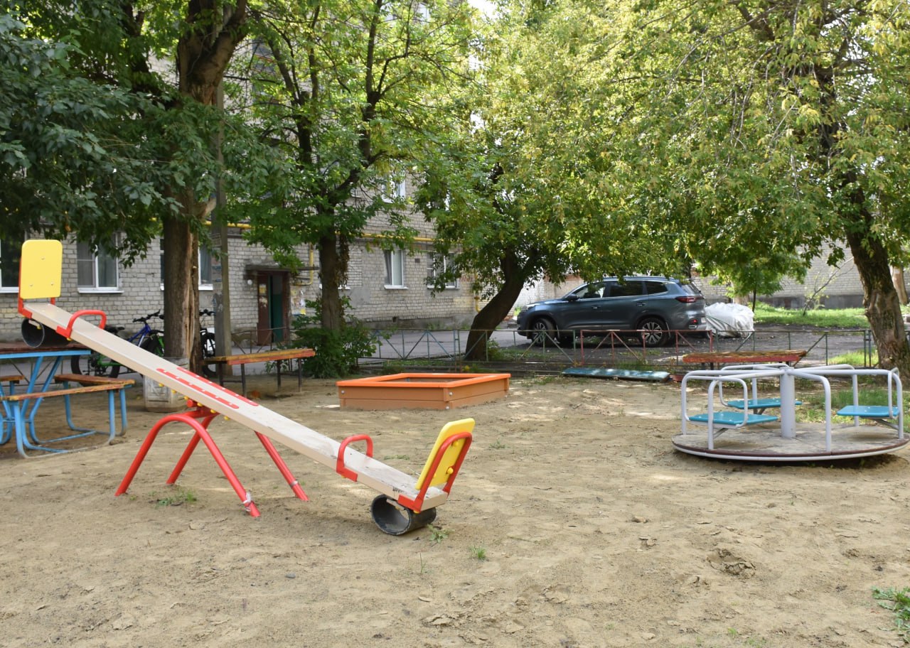 В Пензе установили игровые комплексы на 42 детских площадках