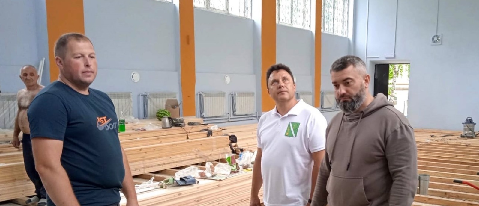 В Бессоновском районе завершается капитальный ремонт школьного спортзала