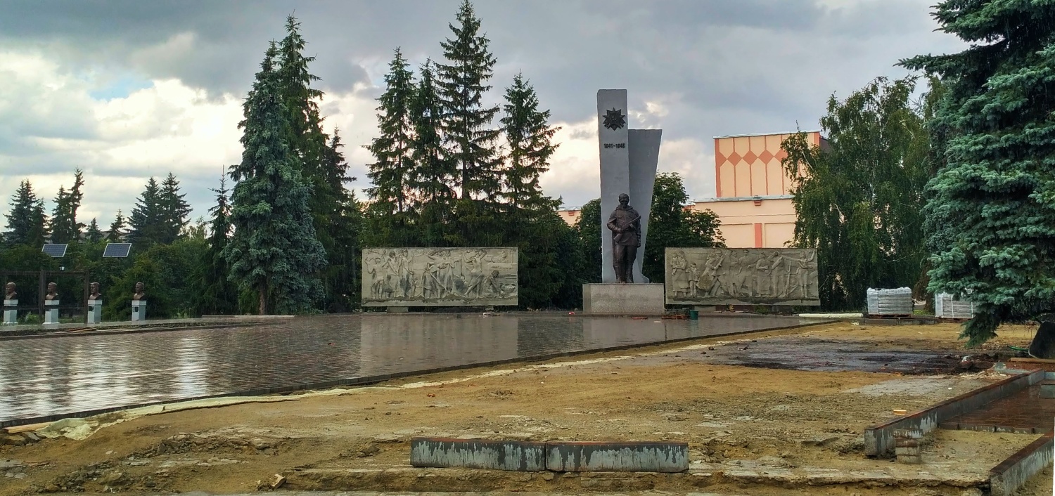 Мемориал и сквер  в Наровчате обновляют благодаря нацпроекту