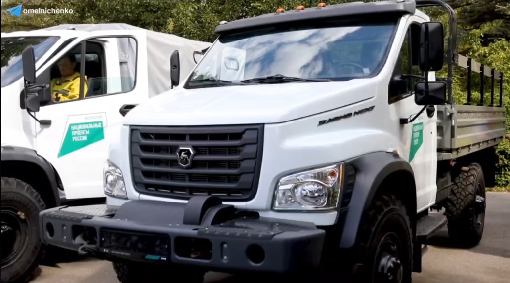 Олег Мельниченко передал 11 автомобилей специалистам лесного хозяйства