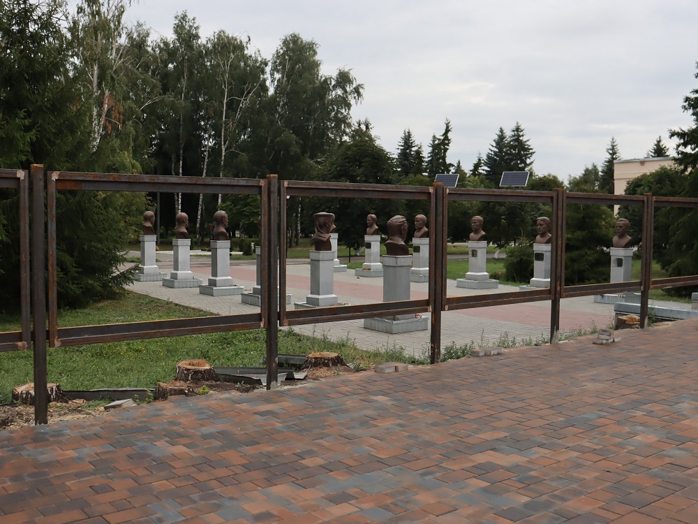 Мемориал воинам ВОВ в Наровчате обновляют к сентябрю
