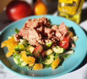 Салат с тунцом, овощами и соевым соусом от нутрициолога Елены Дзюбак
