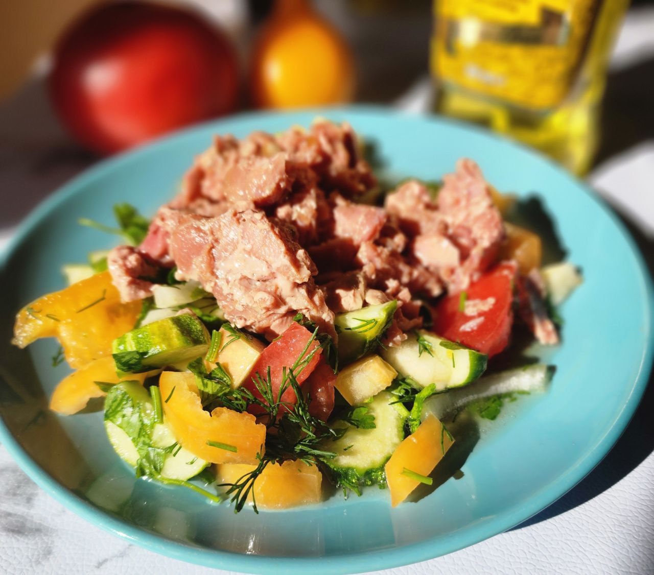 Салат с тунцом, овощами и соевым соусом от нутрициолога Елены Дзюбак