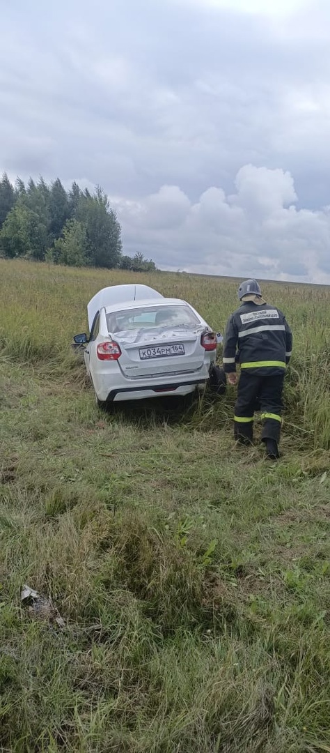 В Пензенском районе «Лада» улетела с дороги от столкновения с иномаркой