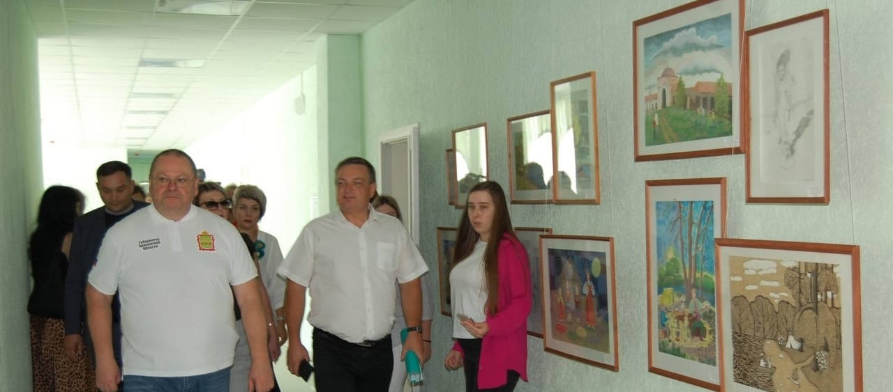 Олег Мельниченко осмотрел отремонтированную школу №4 в Сердобске