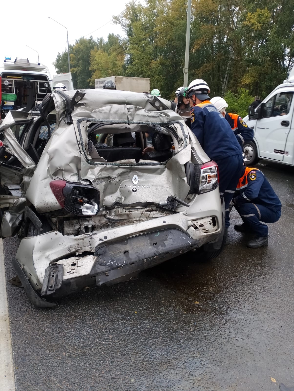 Появились новые фото с места смертельной аварии на трассе М5 в Пензе