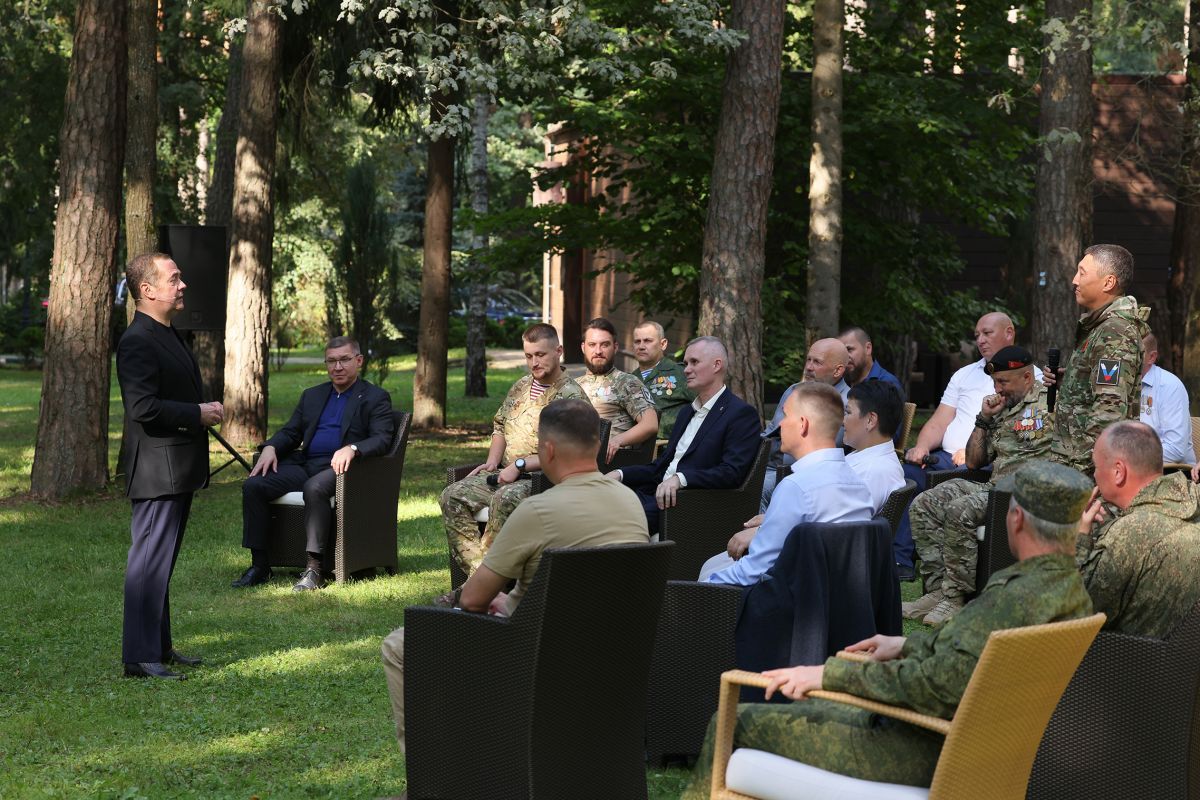 Координаторы пензенского филиала Защитники Отечества задали вопросы Дмитрию Медведеву