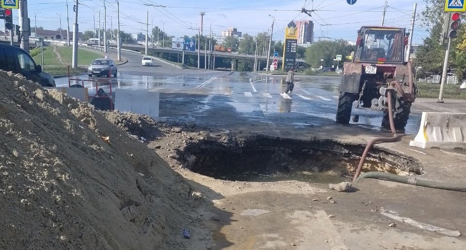 В Пензе Заводской район остался без холодной воды из-за дыры в трубе