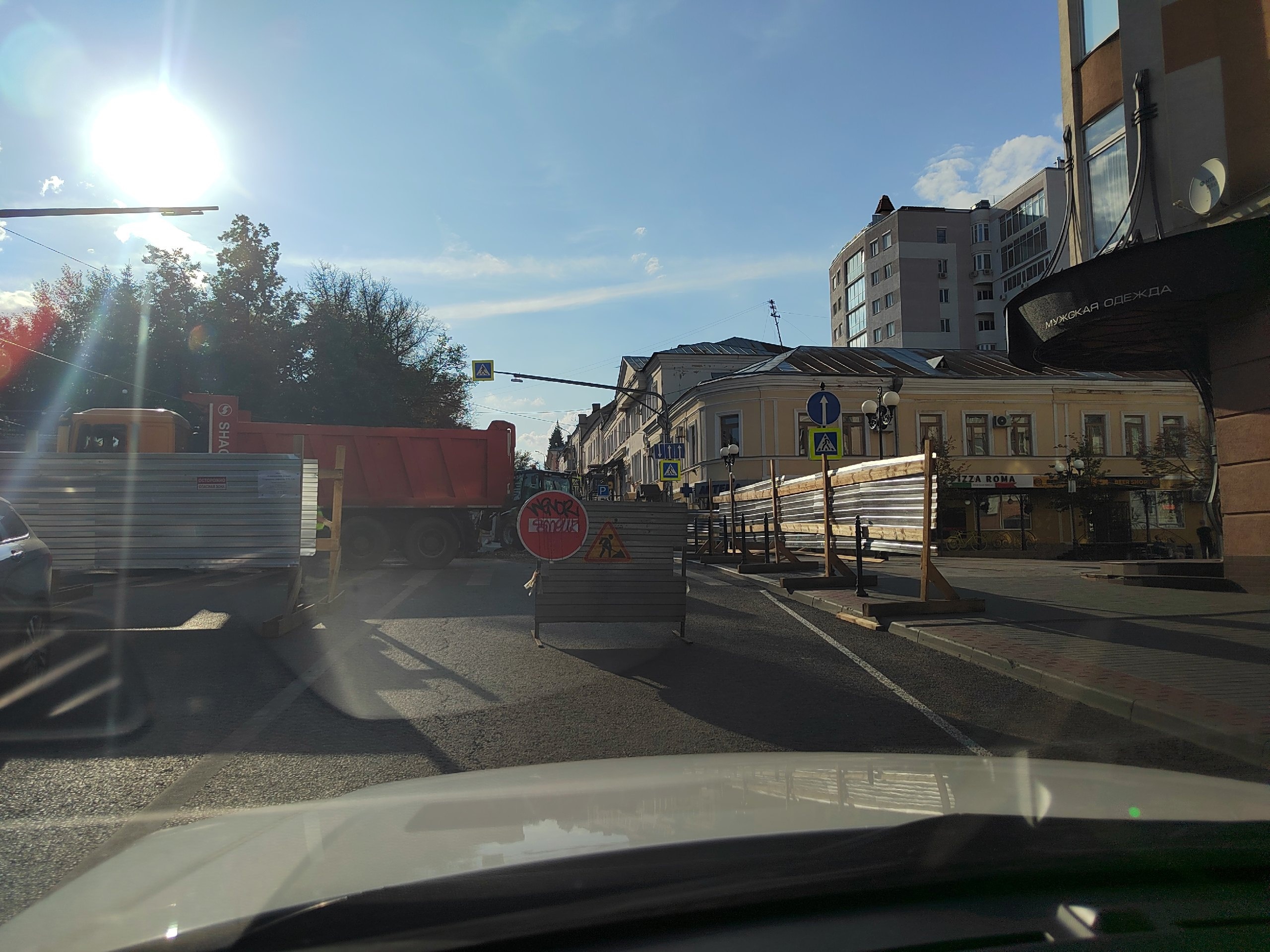 В Пензе машины не могут проехать по дороге на пересечении Московской и Карла Маркса