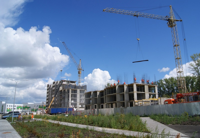 В Заре завершают строительство шестого дома для переселенцев
