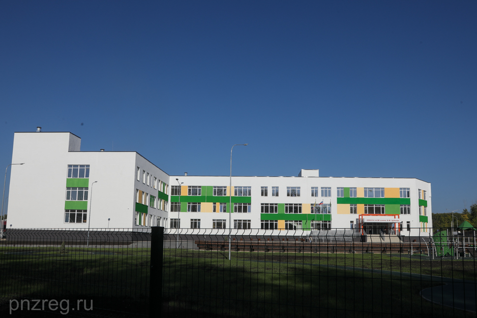 Олег Мельниченко осмотрел новую школу в Заре и анонсировал ее открытие