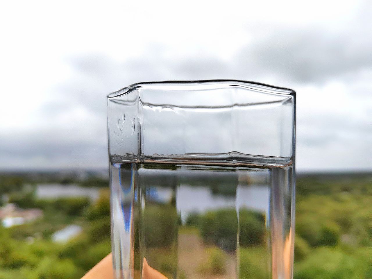 Россияне меняют соки и нектары на родной квас и морс