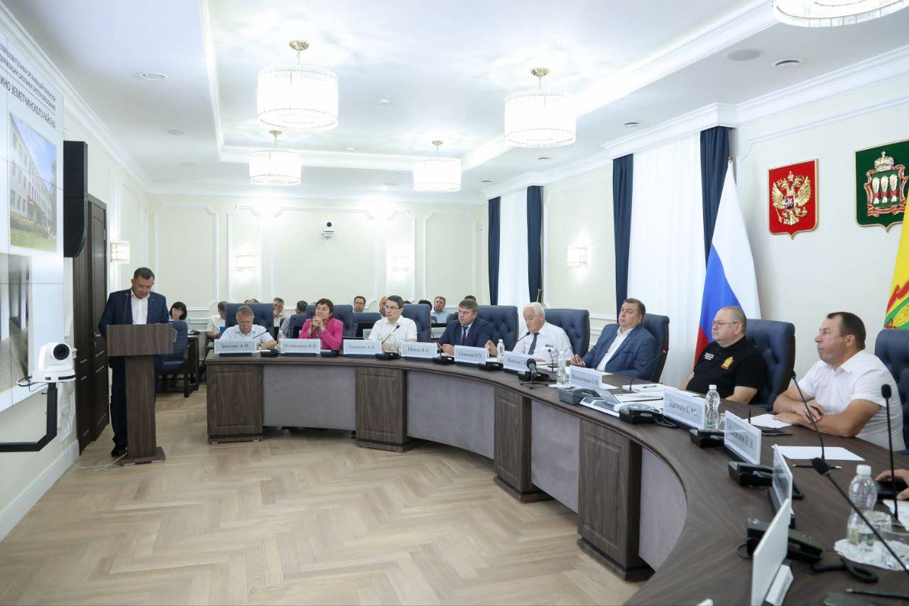 Олег Мельниченко пригрозил ресурсникам штрафом до миллиона рублей