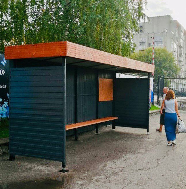В Пензе на улице Суворова установили новый остановочный павильон