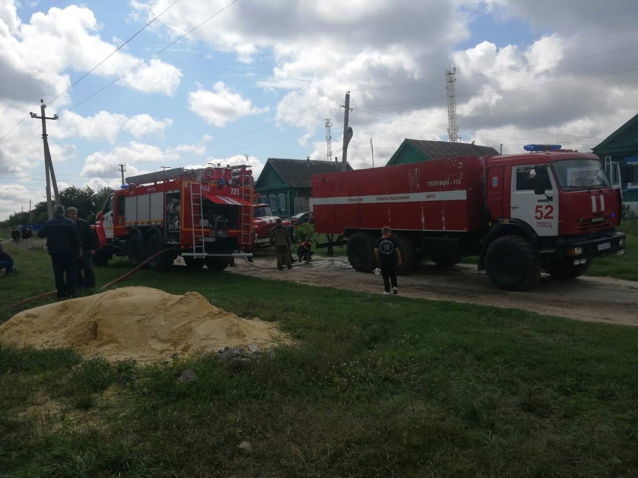 В Городищенском районе пожар уничтожил дом и перекинулся на соседний