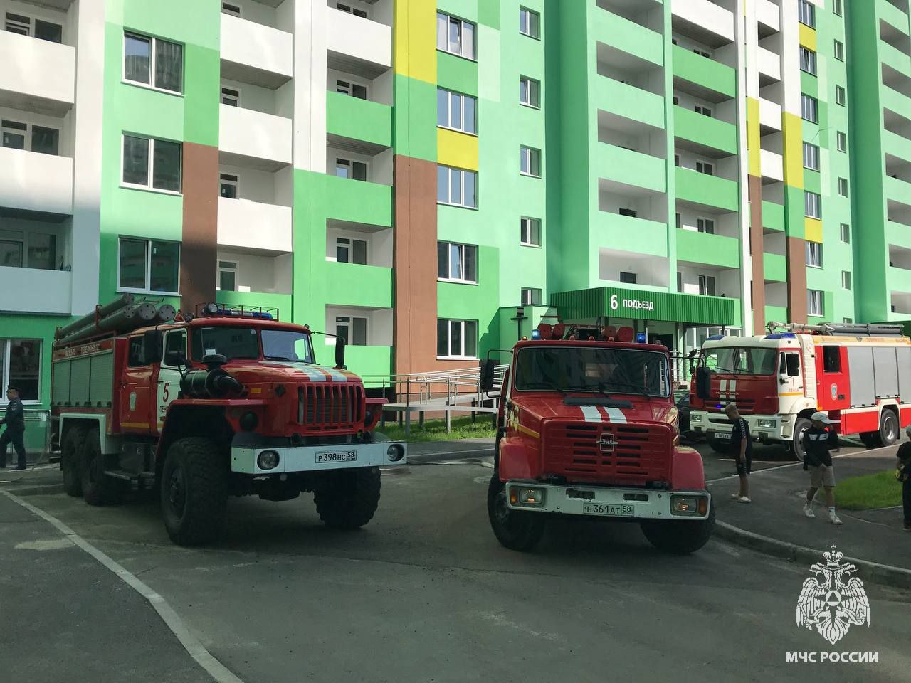 В Пензе горит здание на улице Соборной
