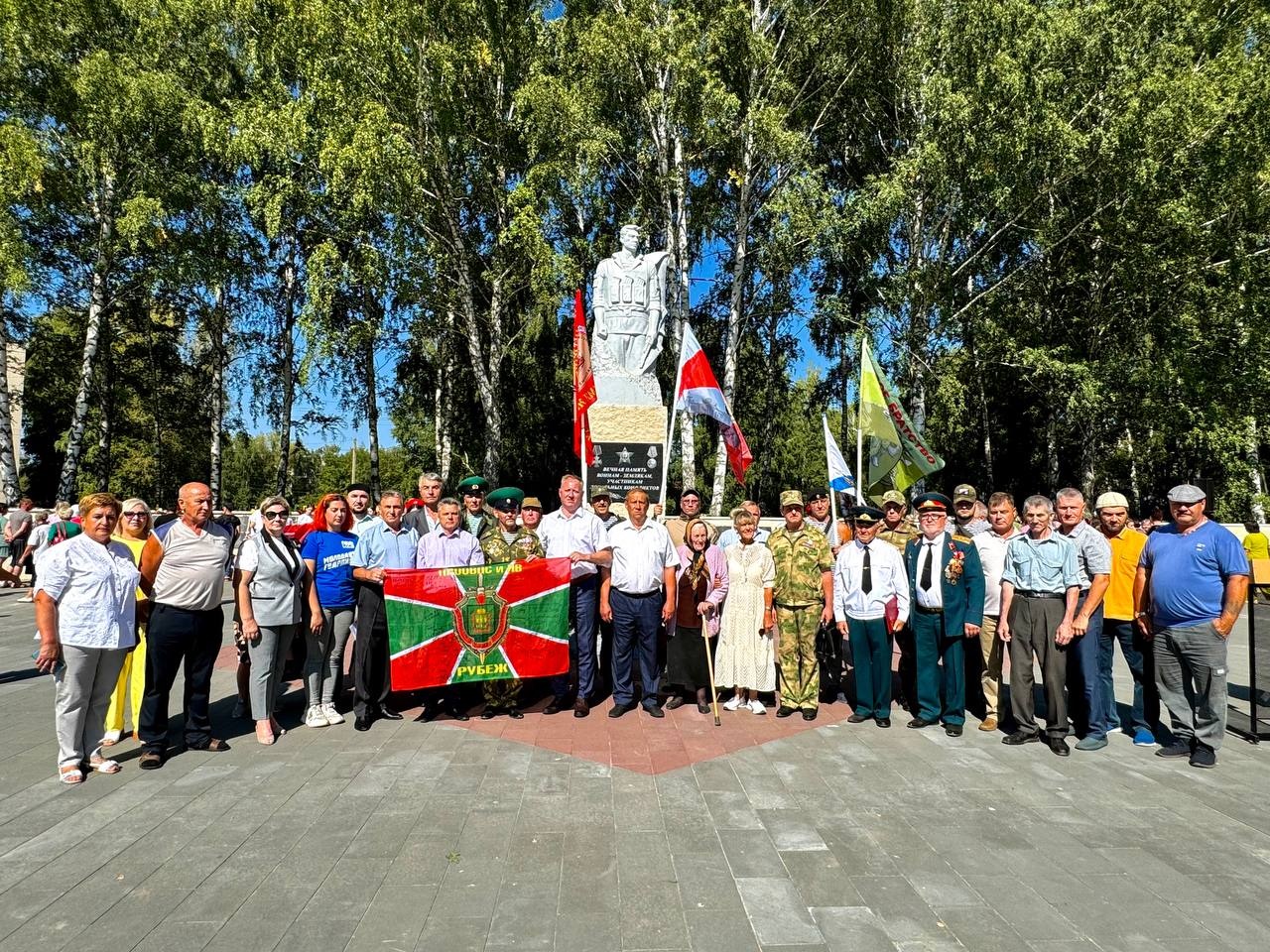 В Каменке открыли обновленный сквер и мемориал воинам-интернационалистам