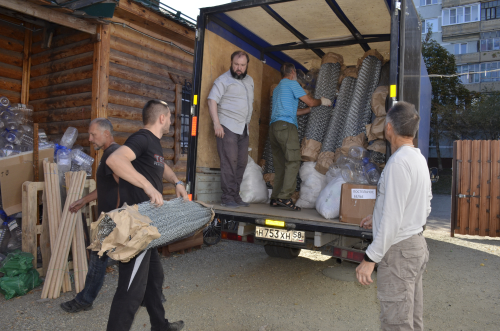 Пензенцы отправили три тонны помощи бойцам на передовую