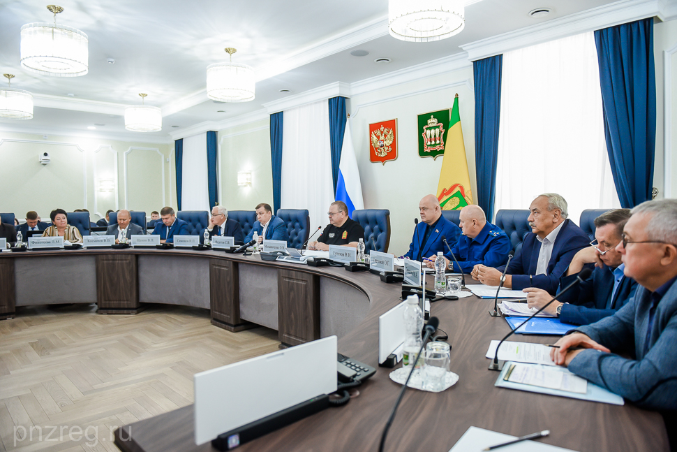 Олег Мельниченко поручил добавить новые специальности в программу Профессионалитета