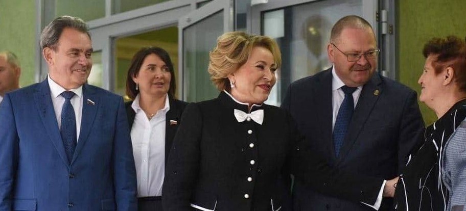 Олег Мельниченко поздравил Валентину Матвиенко с переизбранием